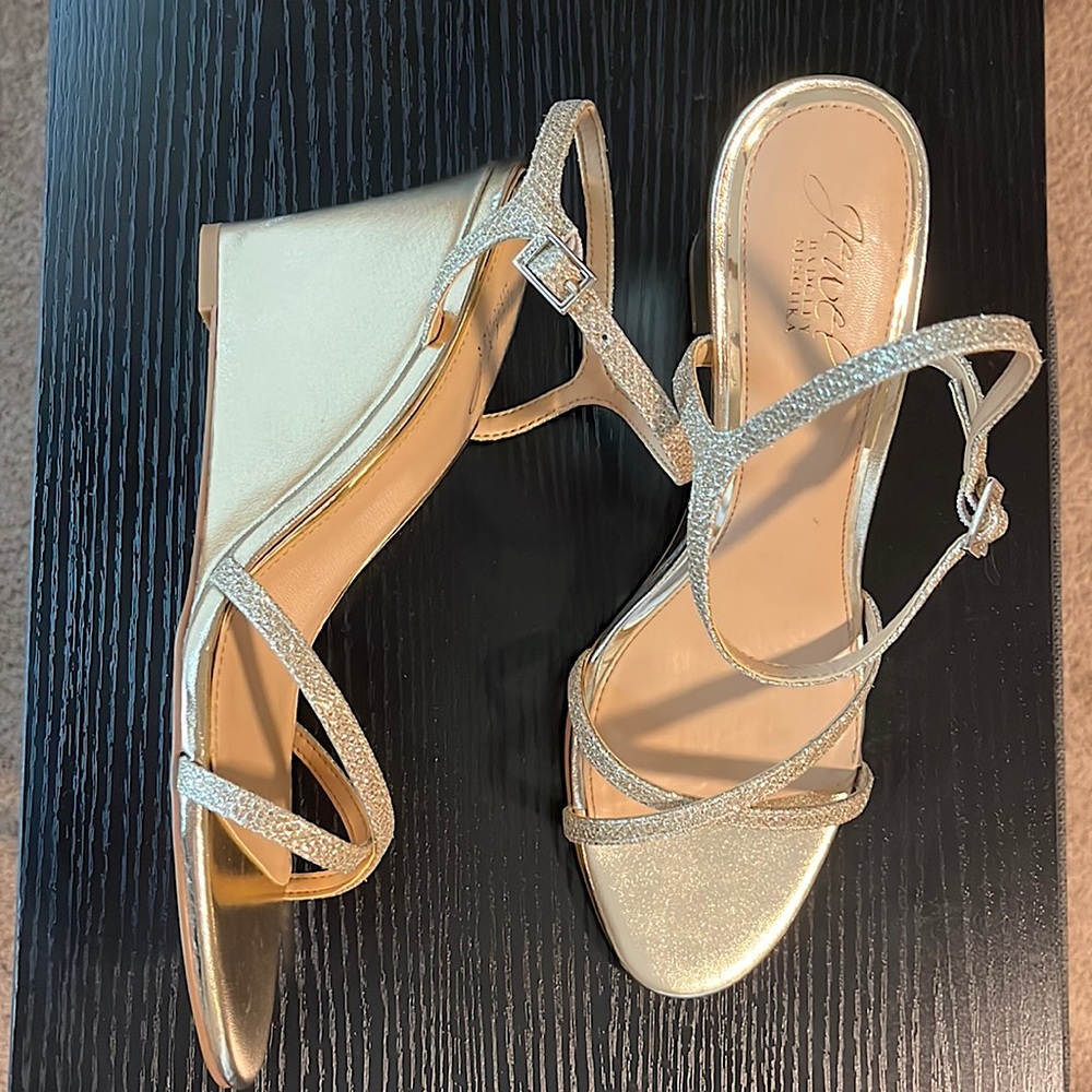 Gold wedges